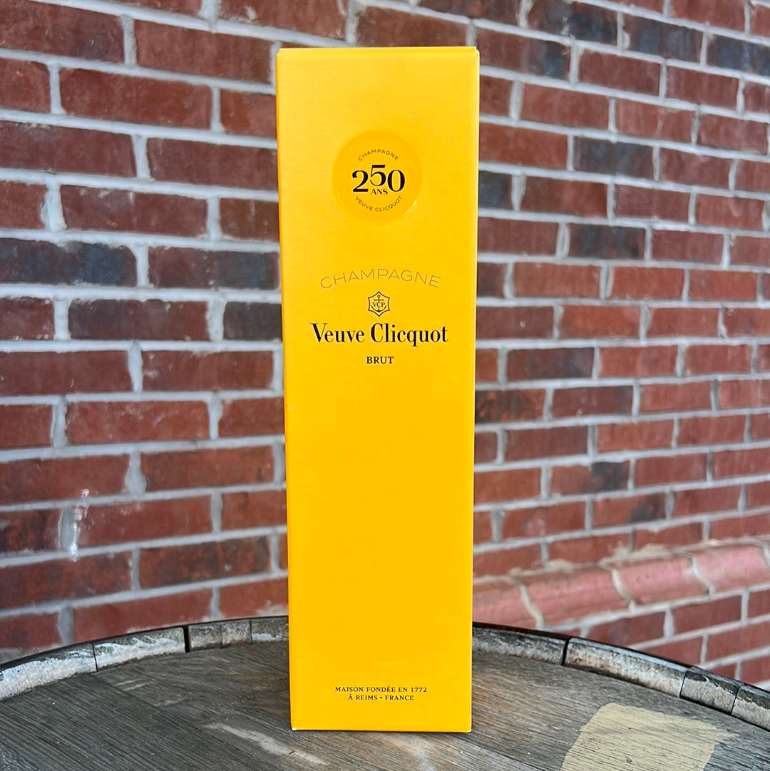 Veuve Clicquot Champagne 750ml in Gift Box