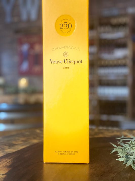 Veuve Clicquot Champagne 750ml in Gift Box